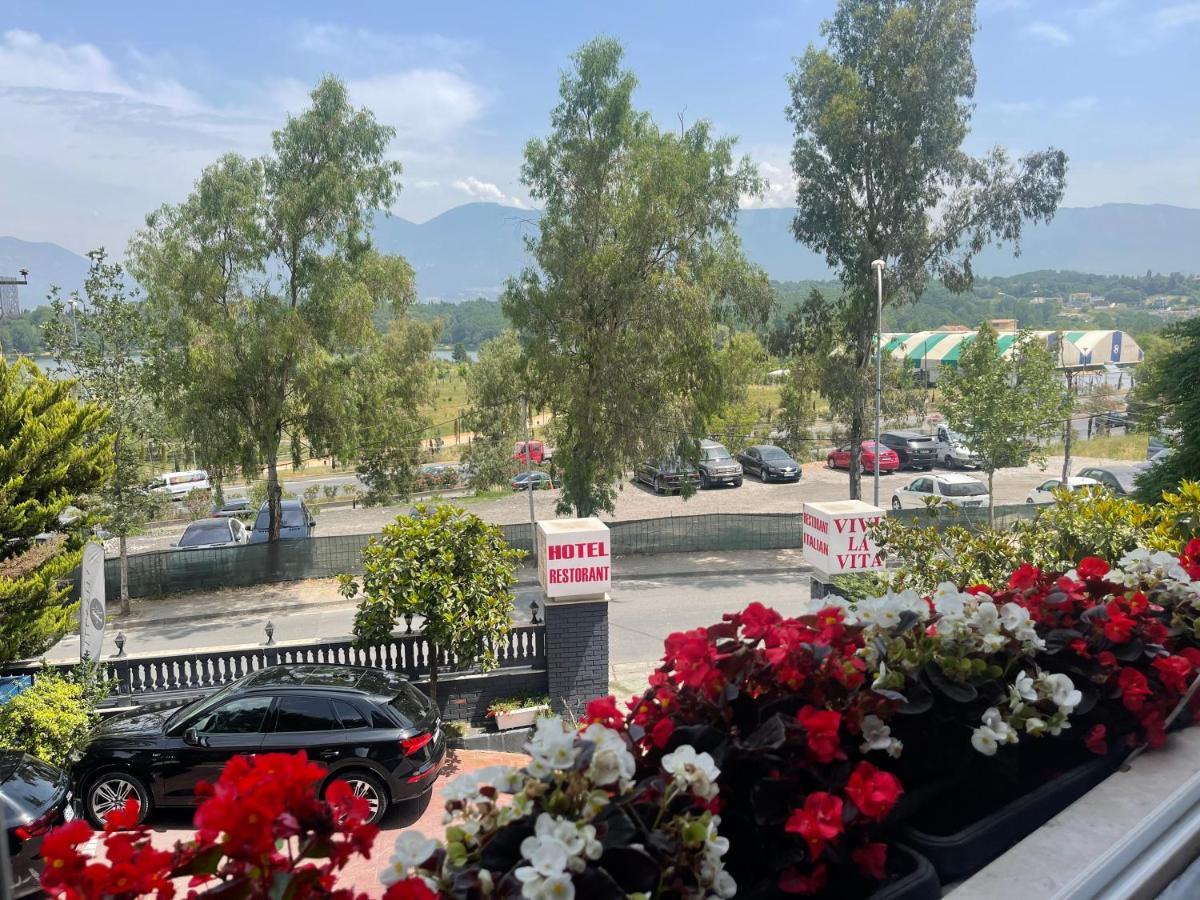 Vivi La Vita Tirana Exterior foto